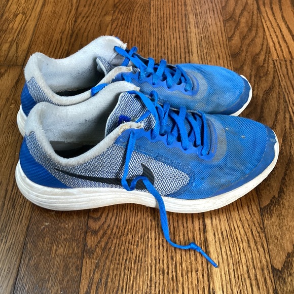 blue nike sneakers - Picture 2 of 5